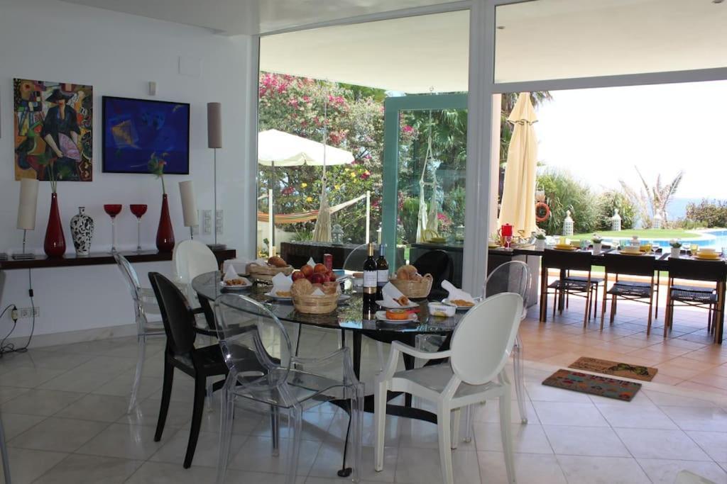 Breathtaking With Infinity Pool Over The Sea Villa Praia Da Luz
