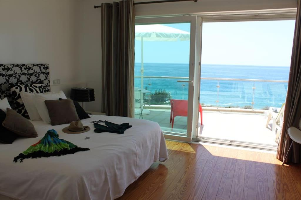 Breathtaking With Infinity Pool Over The Sea Villa Praia Da Luz
