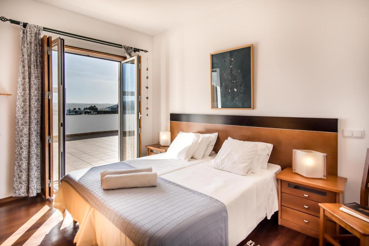Beachside Paradise! 5 Bdr + 6 Bath Sleeps 12+ppl