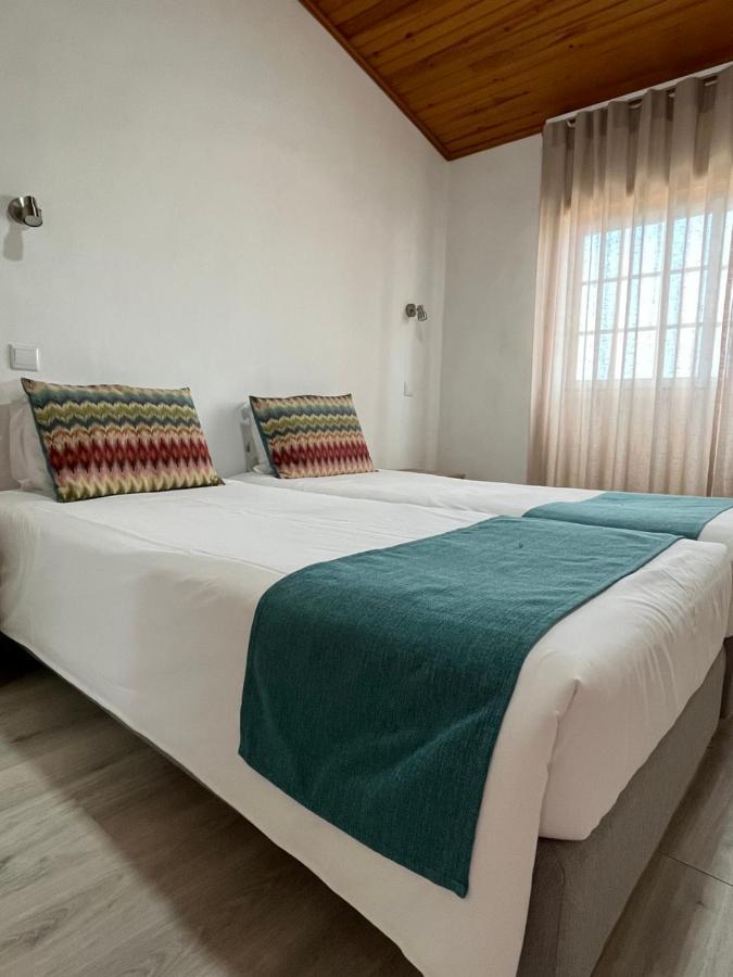 Zulla Nazare's Surf Village Guest house