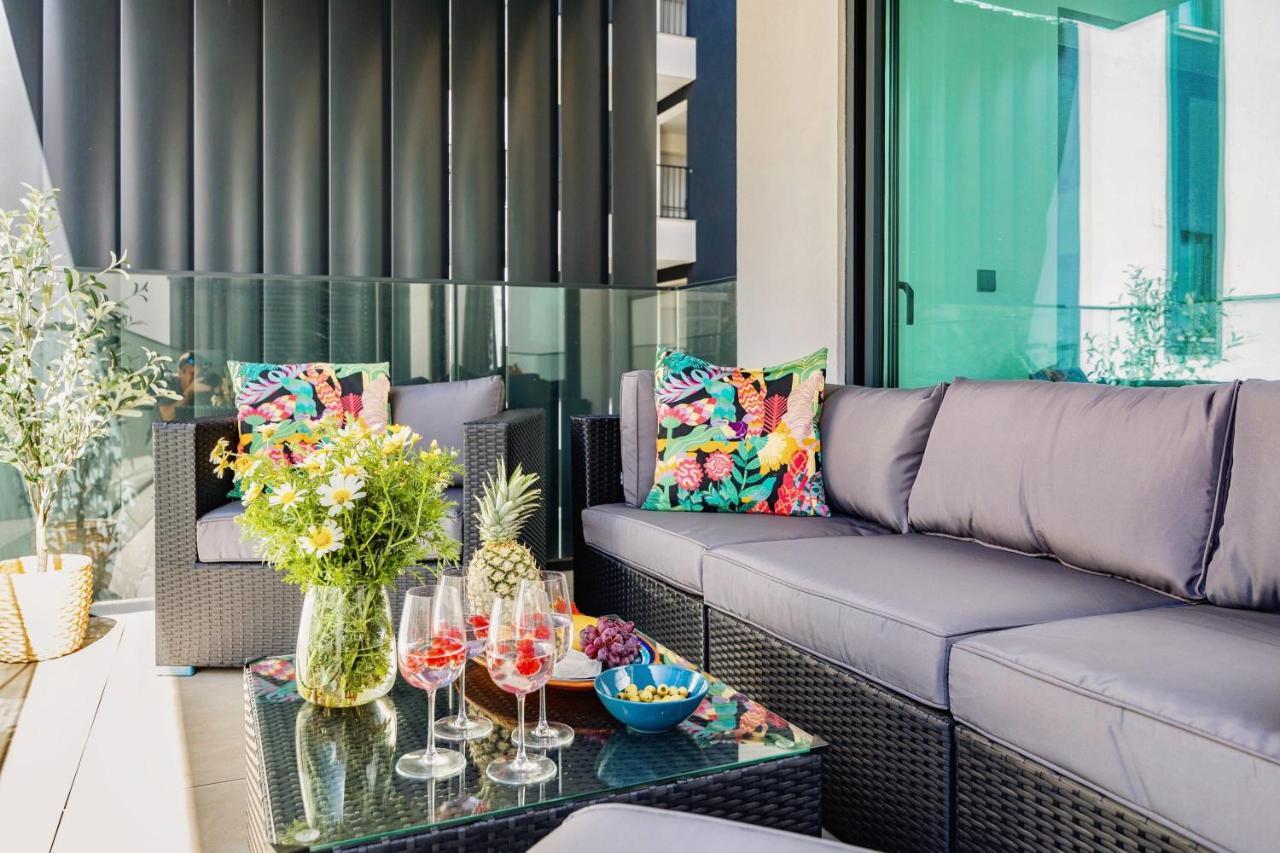 Bright Modern Beachside With Pool & Seaview Apartment Quarteira