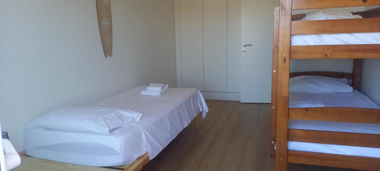 Vivenda Geminada Com Piscina A 10 Minutos A Pe Da