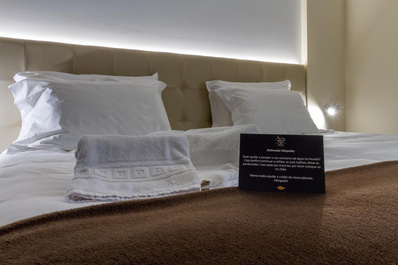 In Gold & Hotel