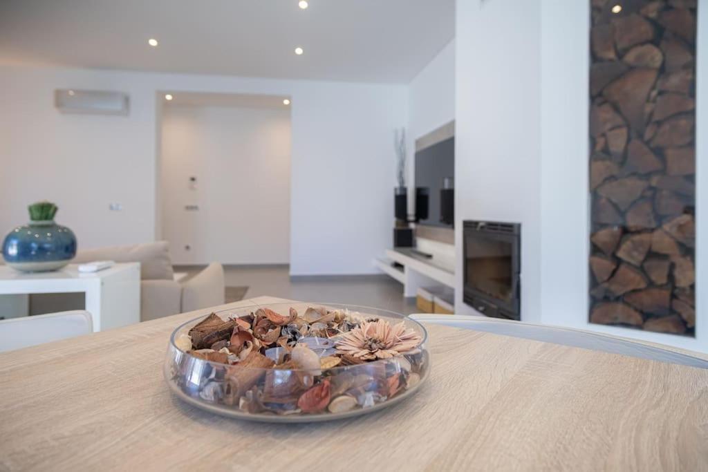 Limoeiro - Beautiful New Nestled In The Heart Of Gale Villa *