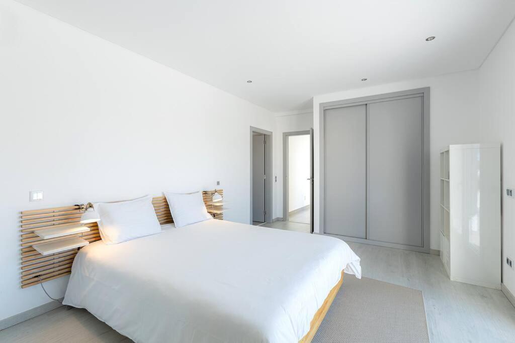 Limoeiro - Beautiful New Nestled In The Heart Of Gale Villa