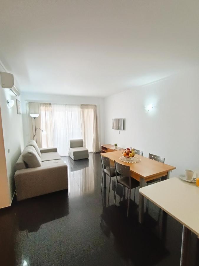 Rocha Tower 13a Apartment *