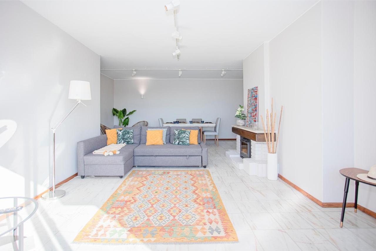 Liiiving In Porto | Sea & River View Apartment