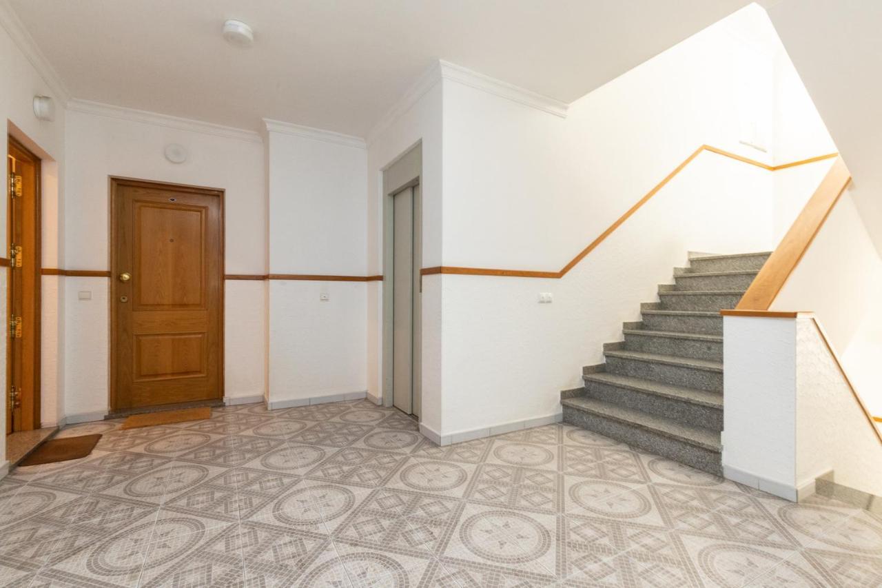Front View Flat Apartamento