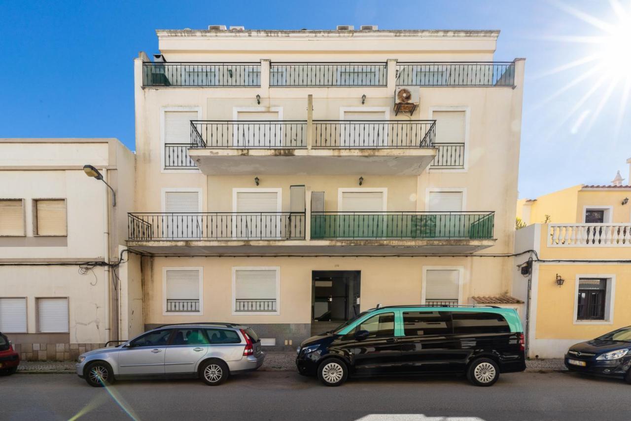 Front View Flat Apartamento
