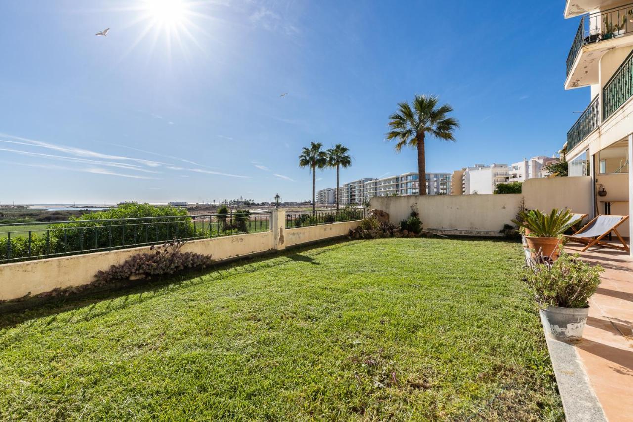 Front View Flat Apartamento