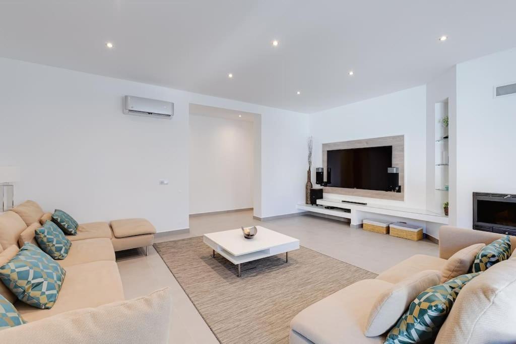 Villa Limoeiro - Beautiful New Nestled In The Heart Of Gale