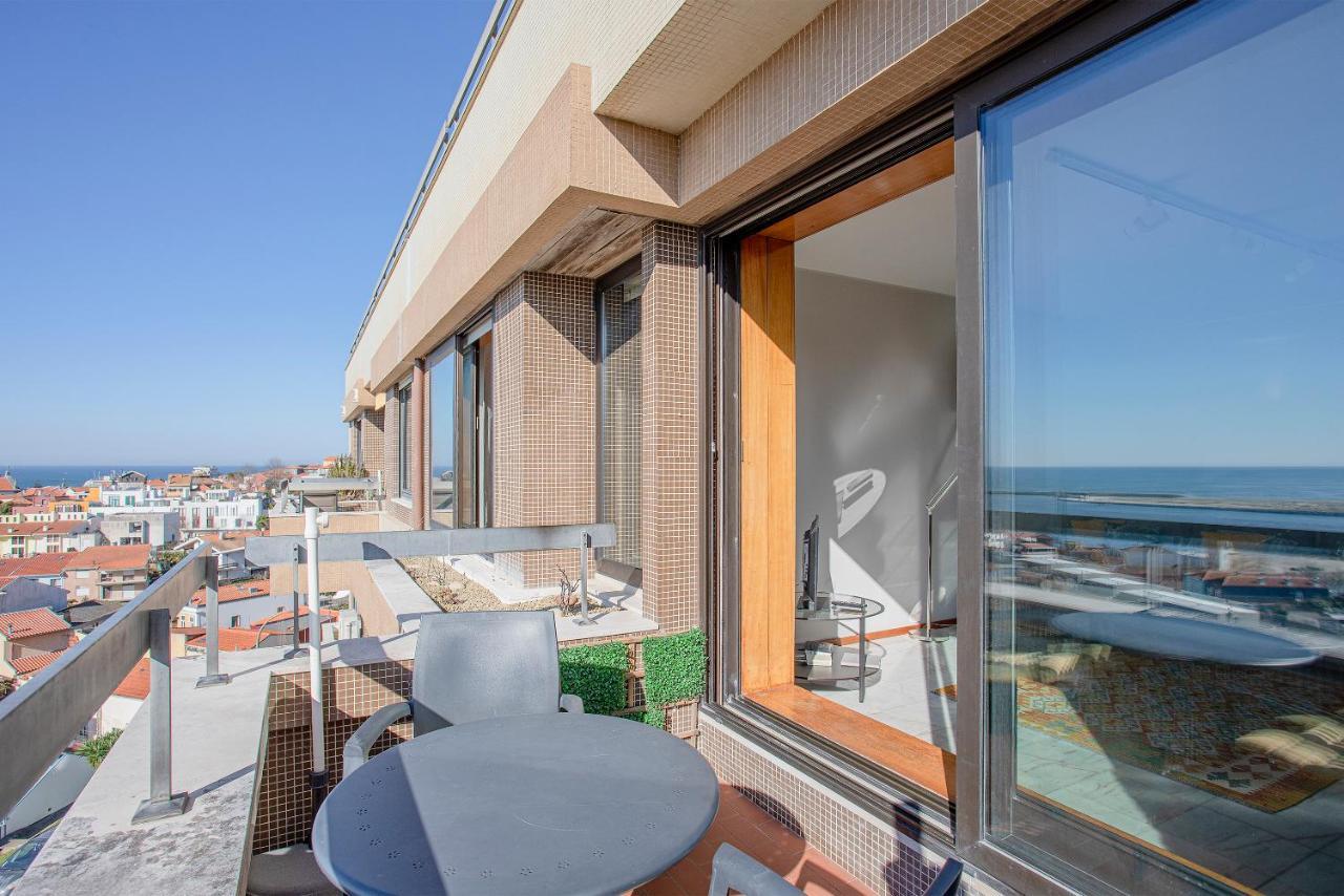 Liiiving In Porto | Sea & River View Apartment