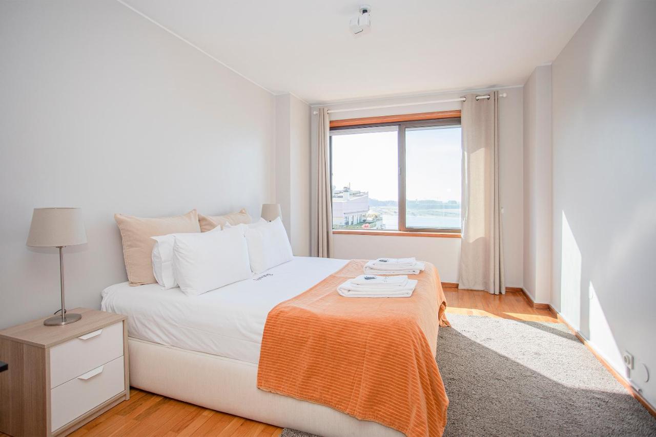 Liiiving In Porto | Sea & River View Apartment