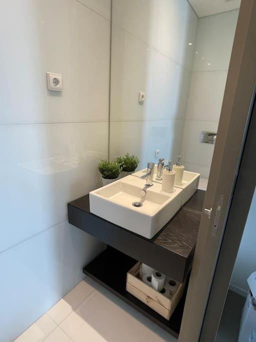 Stylish 1 Bedroom - Amazing Views Apartment *