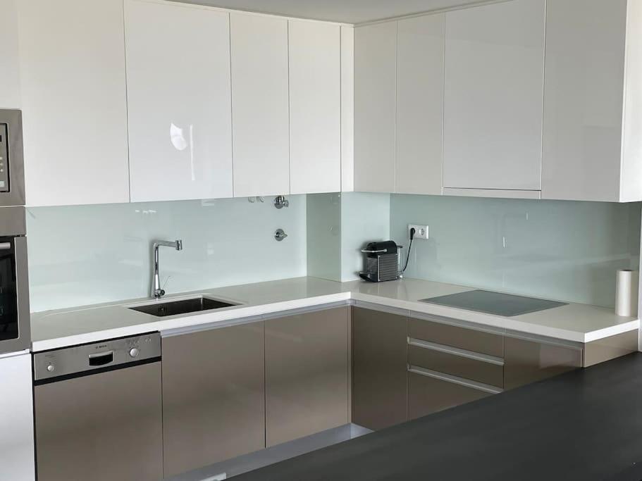 Stylish 1 Bedroom - Amazing Views Apartment *