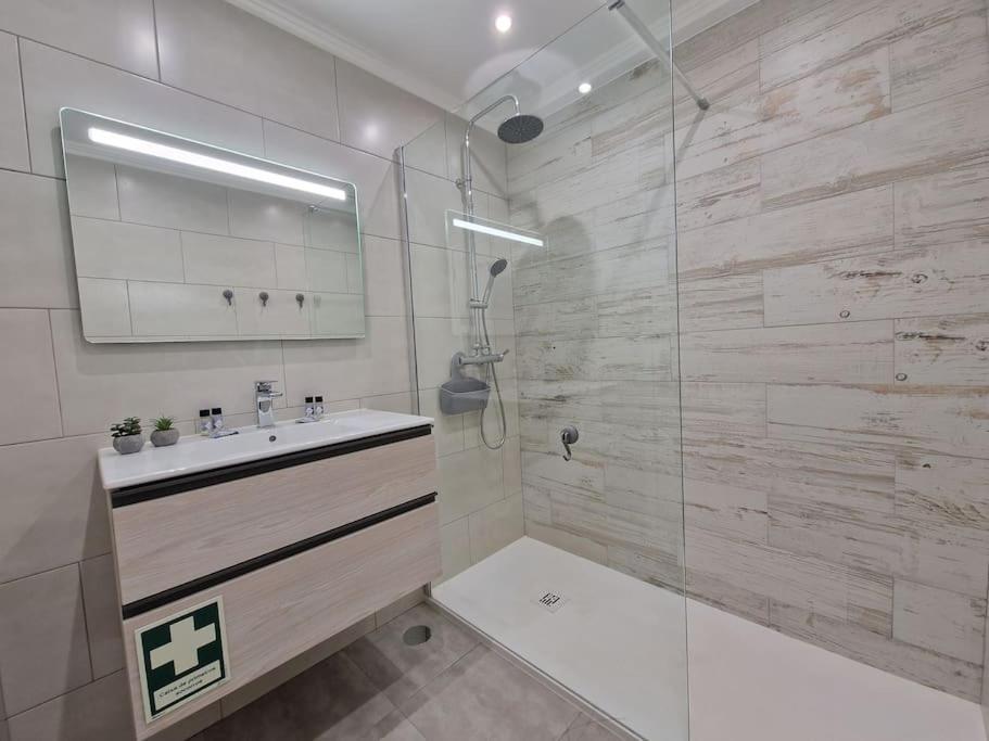 Modern Flat With Sea View And Direct Access Portimao