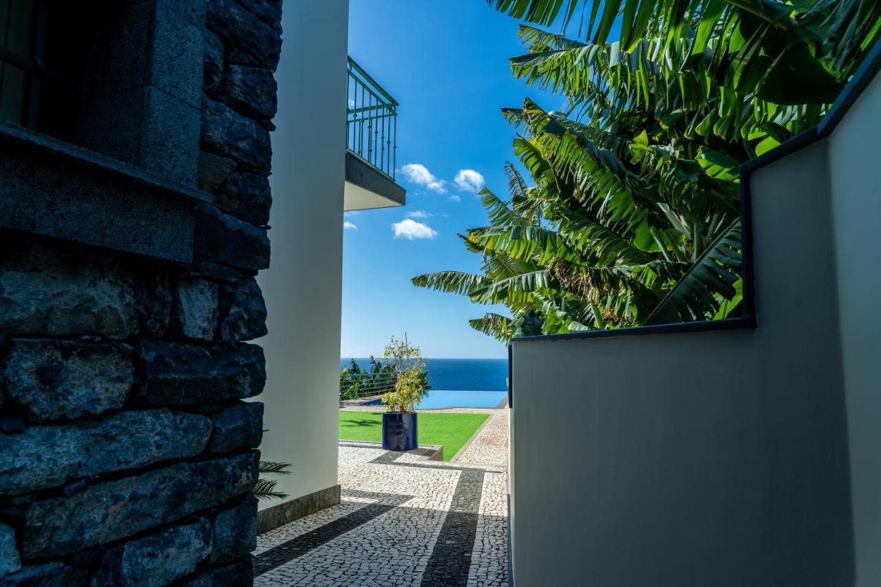 Infinite Ocean View 20m Above Ocean &
