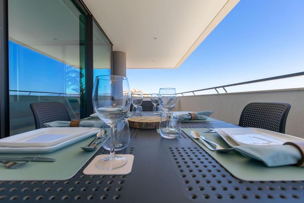 Amazing With Sea-view, Close To With Pool, Sauna, Wifi And Private Parking