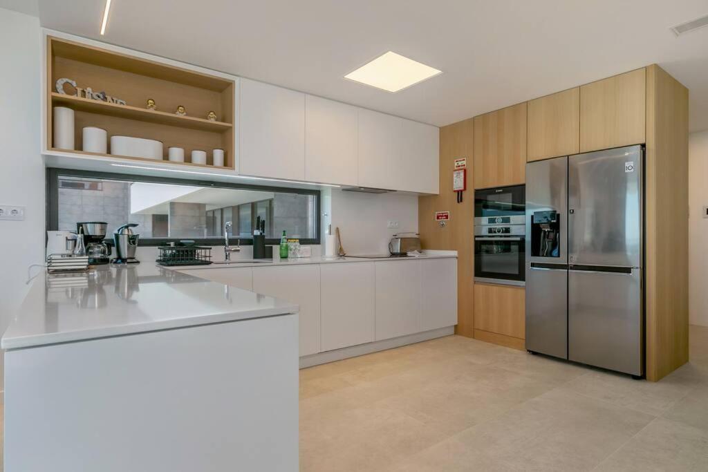 Amazing With Sea-view, Close To With Pool, Sauna, Wifi And Private Parking * Lagos