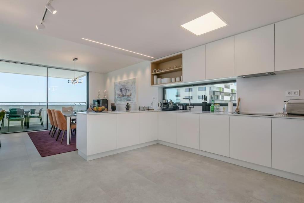 Amazing With Sea-view, Close To With Pool, Sauna, Wifi And Private Parking *
