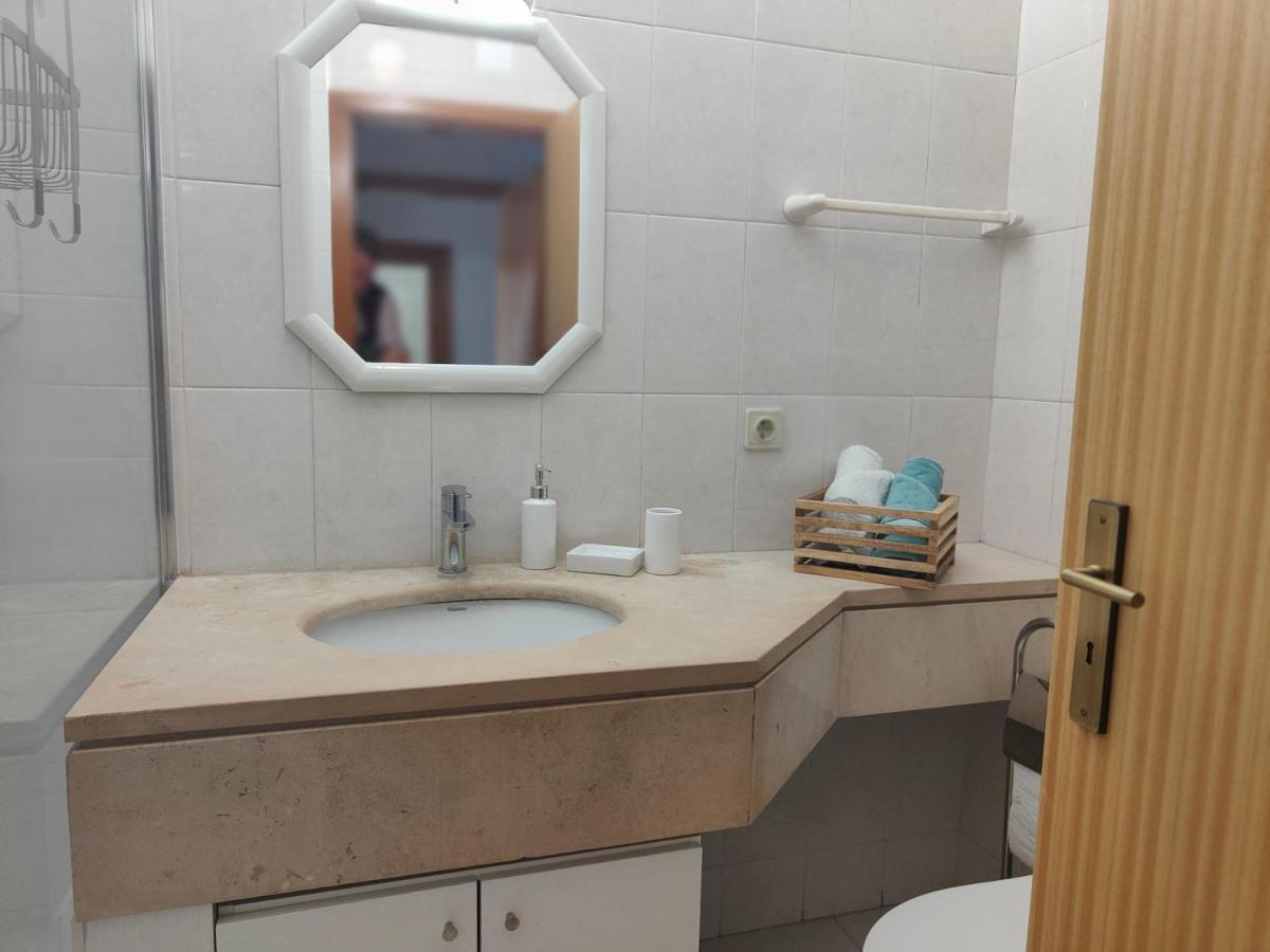 Cosy Sunny Flat Between Center And