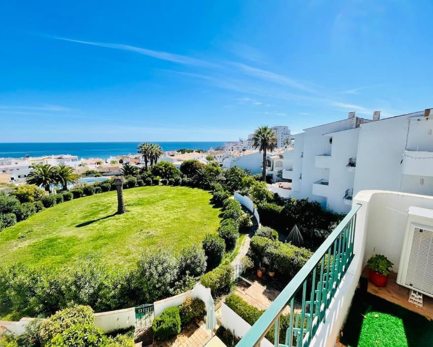Avenue Q, In * Praia Da Luz