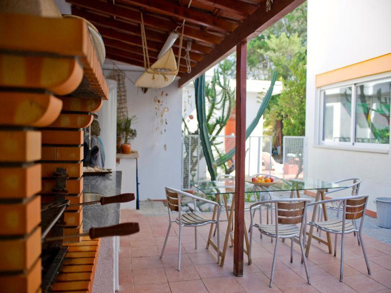 Carcavelos Surf House 2*
