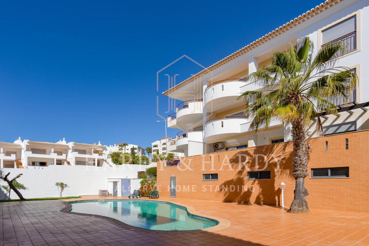 H&h: Chic Seaside Near Meia Apartamento