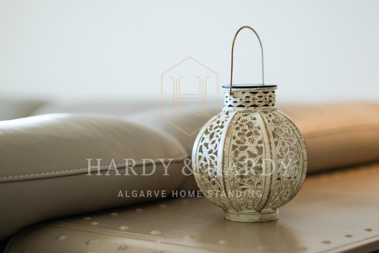 H&h: Chic Seaside Near Meia Apartamento