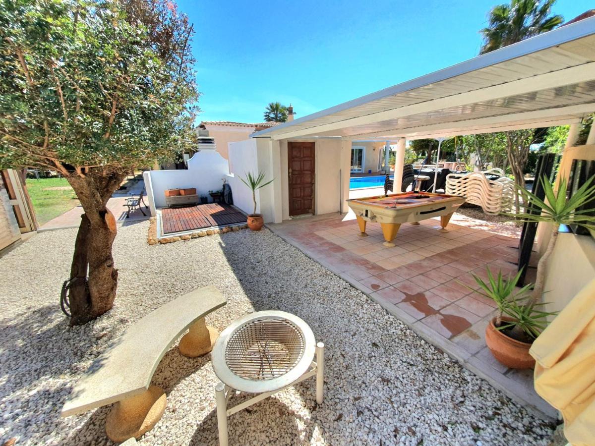 Oceanfront - 8 Rooms, 2 Kitchens With Pool, Billiard Table And Beach-volleyball Court