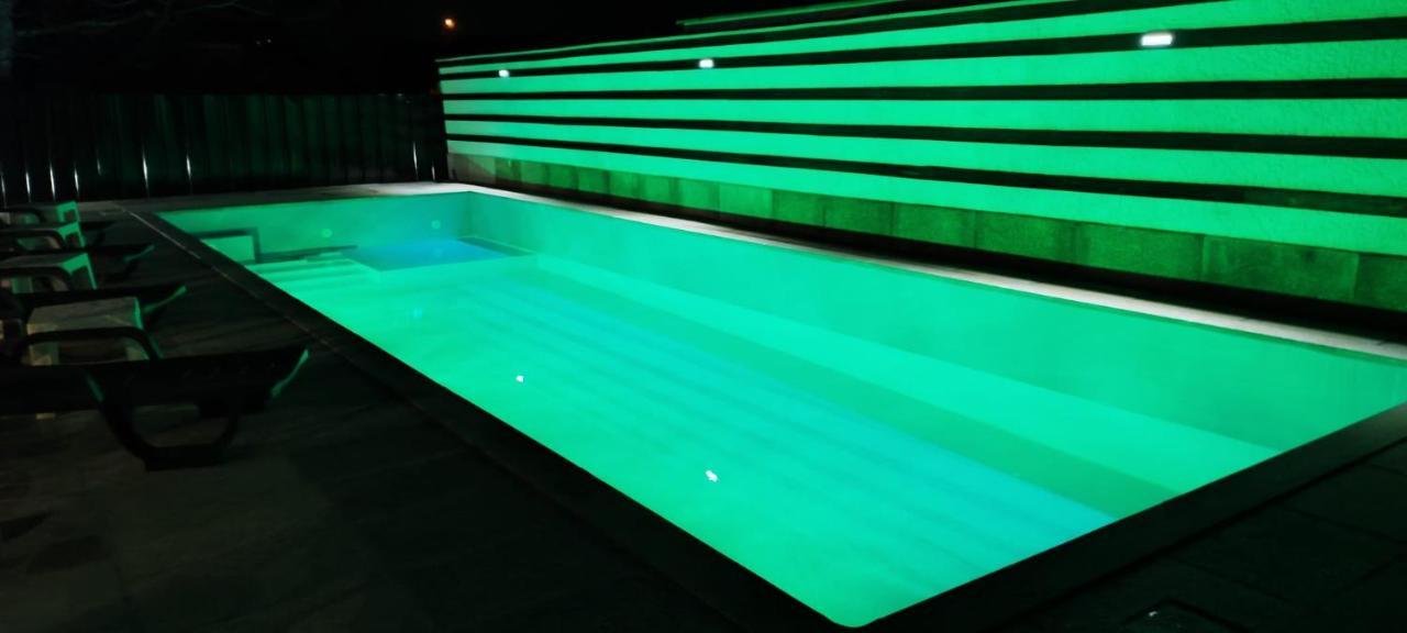 Leonchic - Com Piscina De Agua Salgada Hotel
