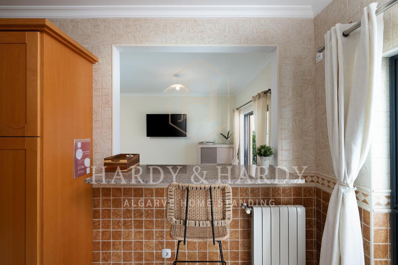 H&h: Chic Seaside Near Meia Apartamento *
