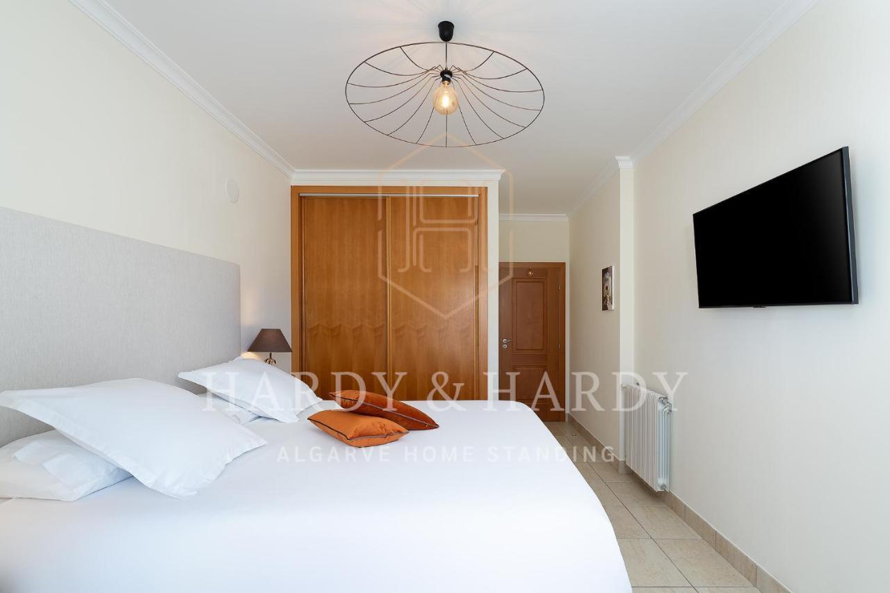 H&h: Chic Seaside Near Meia Apartamento *
