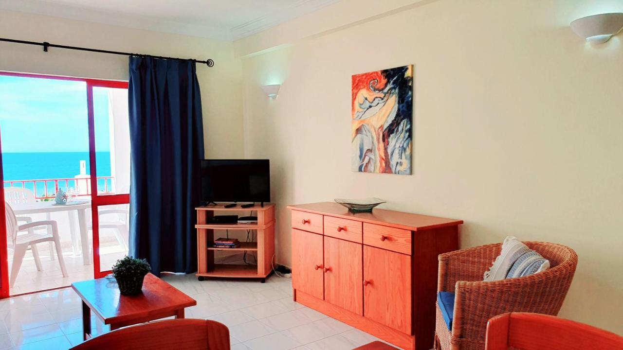 Apartment Seaside Serenity: 1br With Breathtaking Ocean View Quarteira
