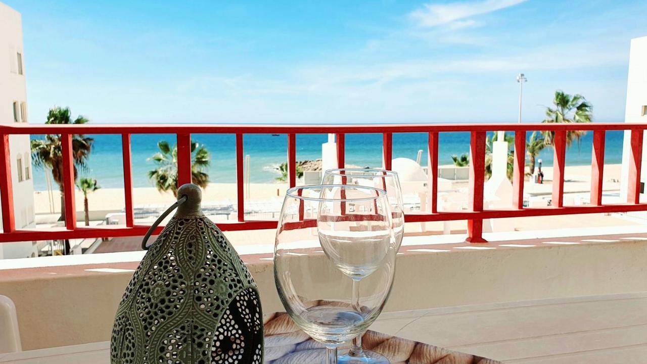 Seaside Serenity: 1br With Breathtaking Ocean View