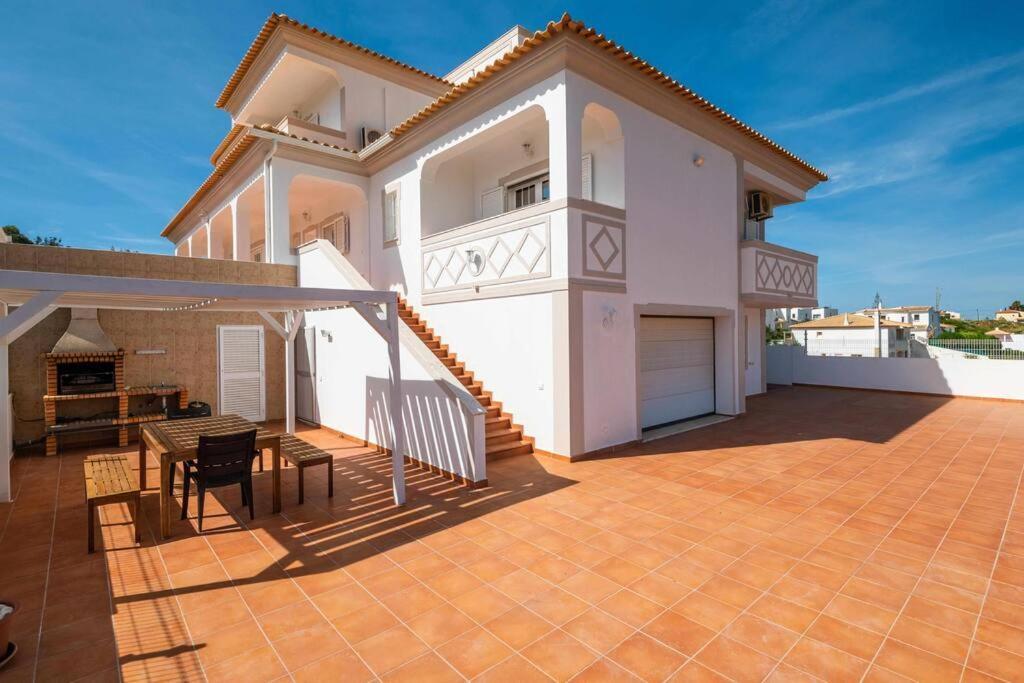 Villa Chris By Gabi Miguel