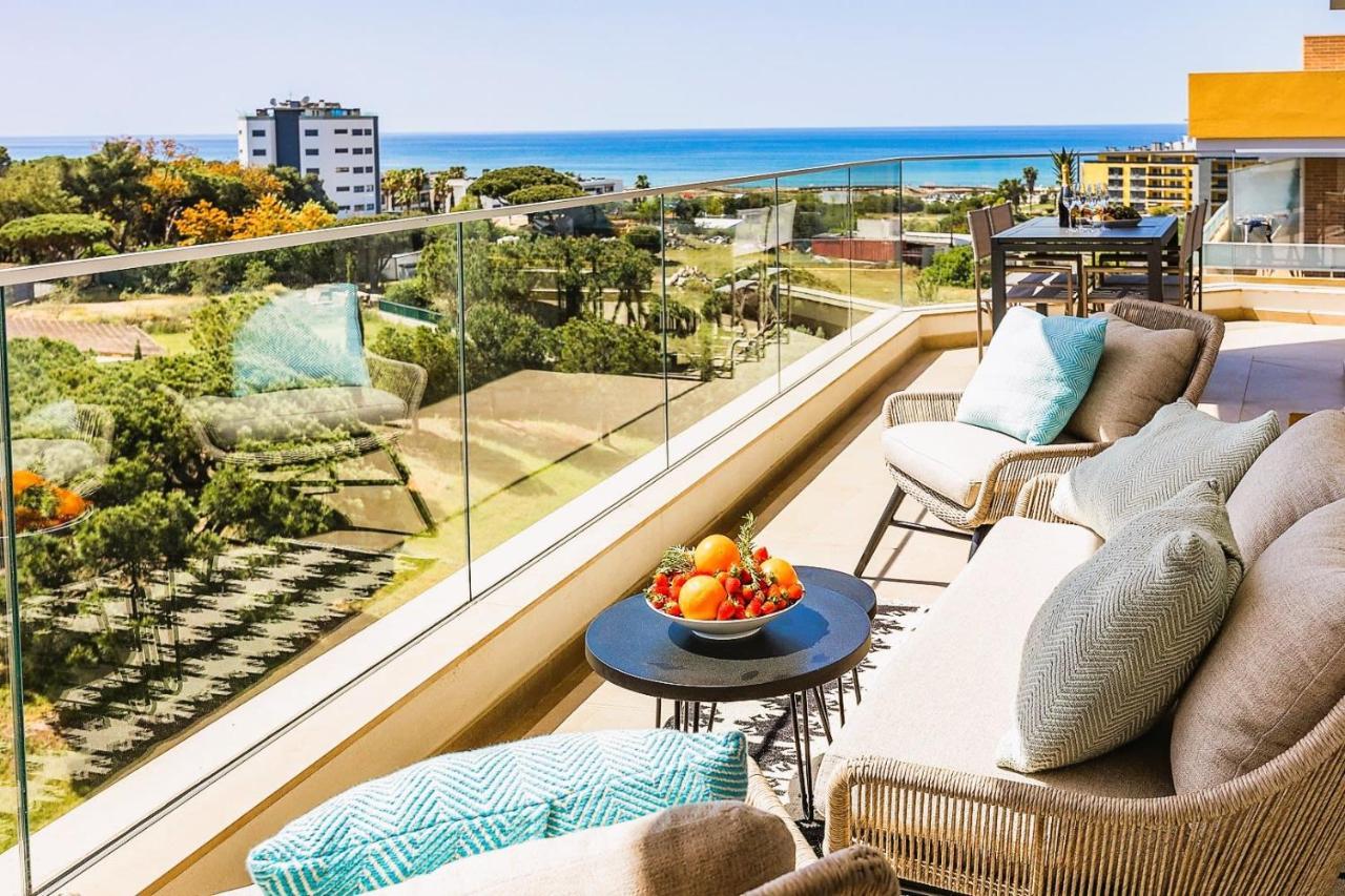 Luxury 3-bed Penthouse With Ocean Views, Terrace & Pool * Quarteira