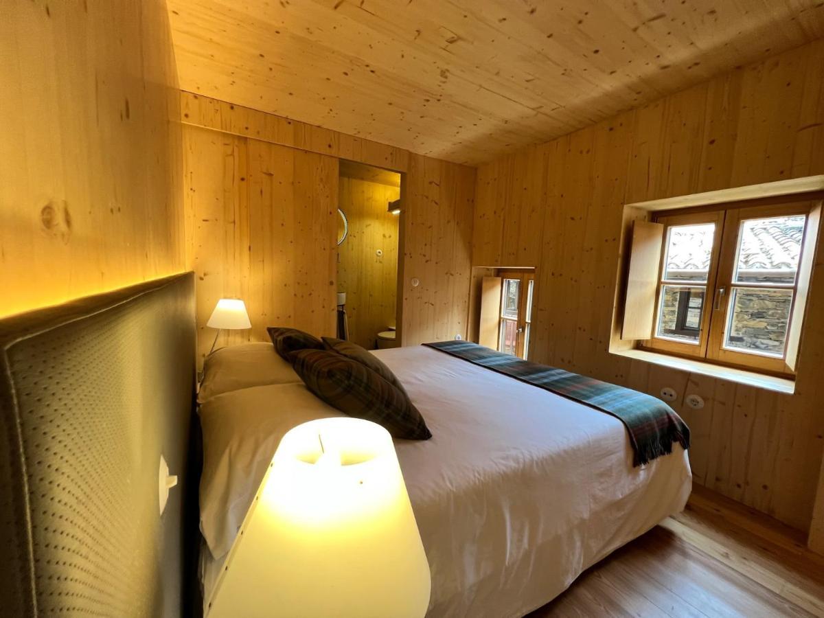 Casas Do Talasnal Lousa (Central Portugal)