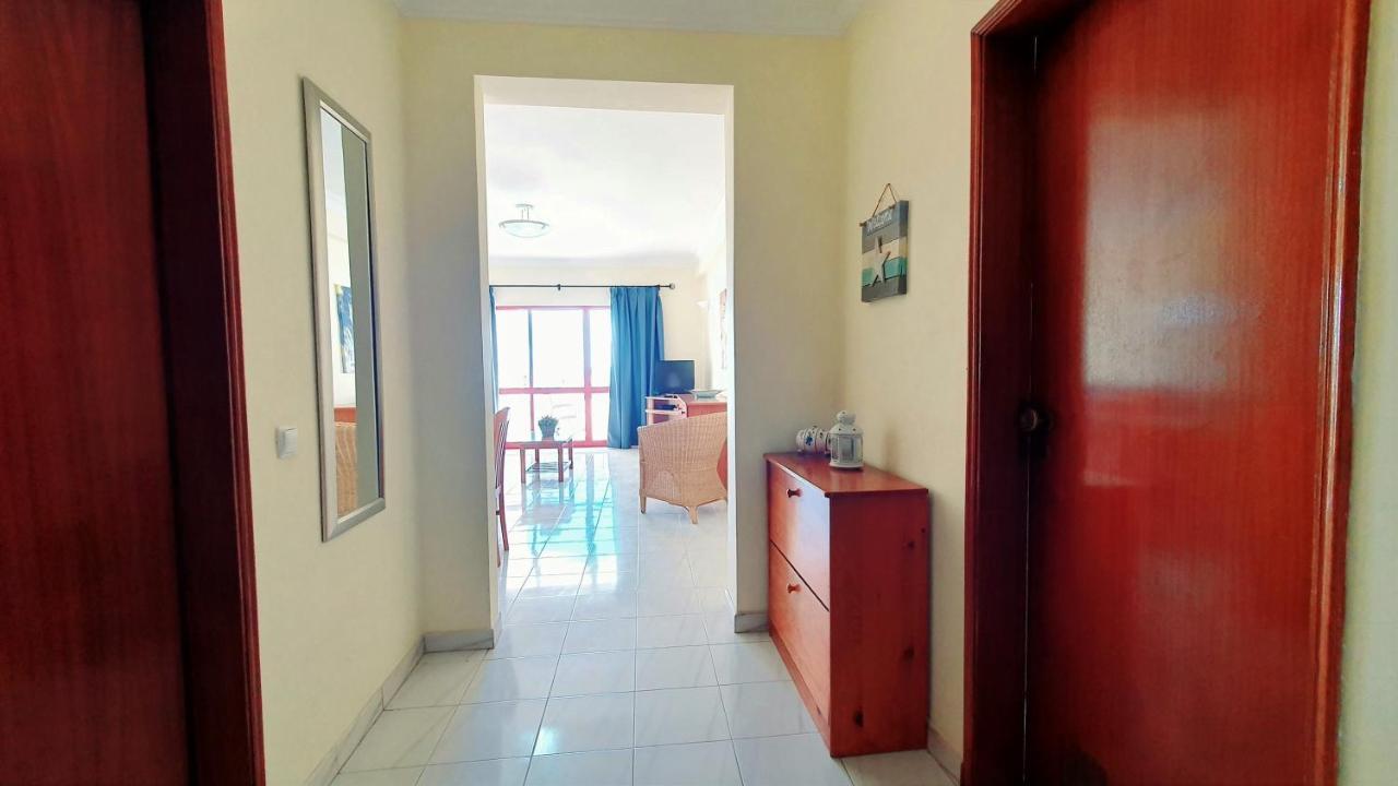 Seaside Serenity: 1br With Breathtaking Ocean View Apartment