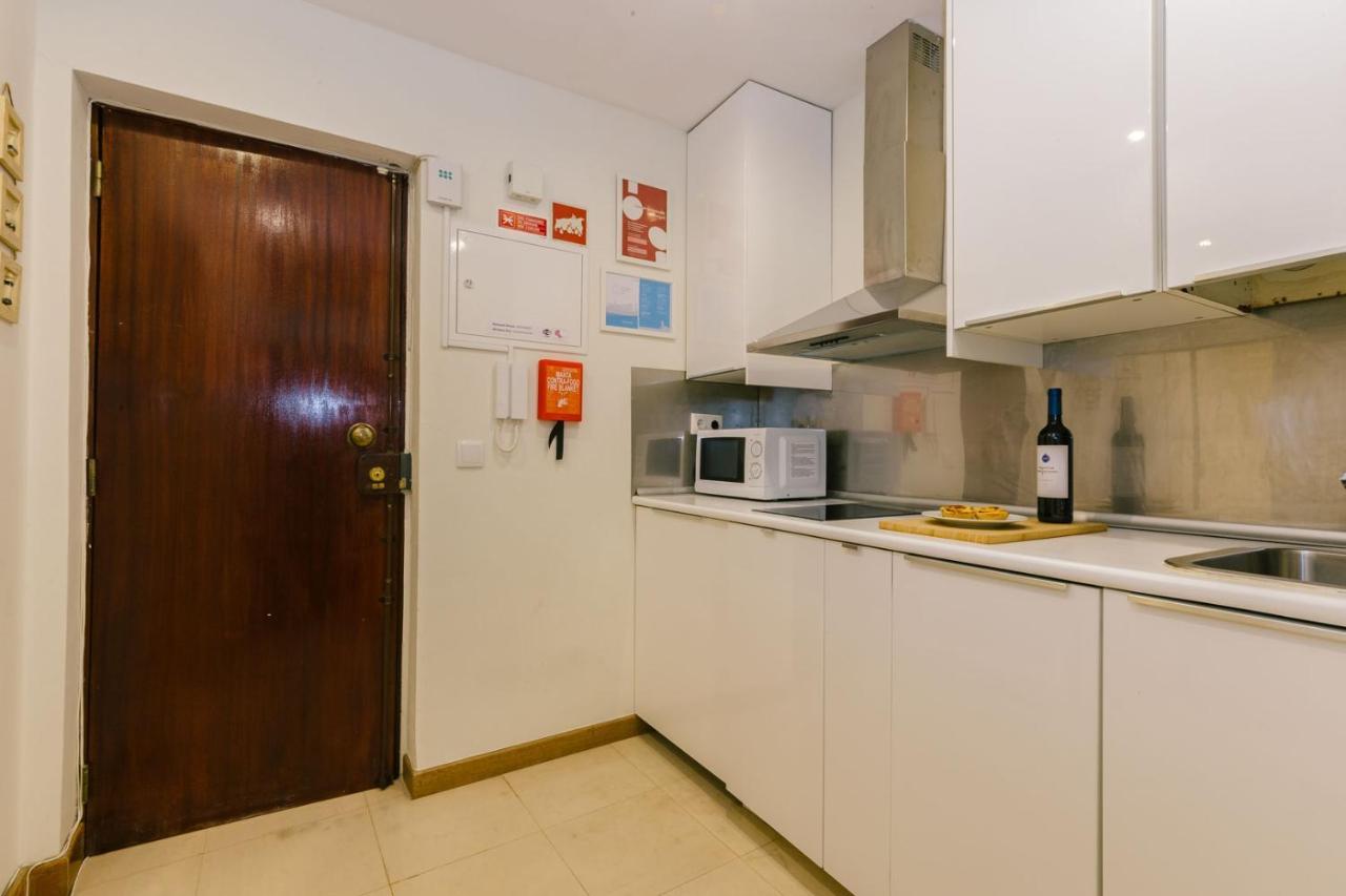 Rent4rest Beachfront Apartment *