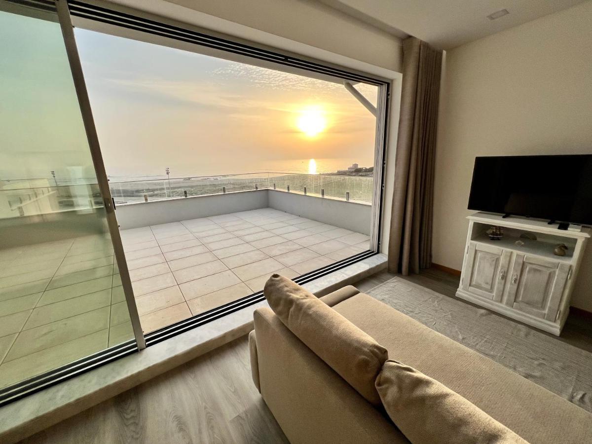 Povoa De Varzim-sleeps4-beachfront-ac-parking Apartment Povoa de Varzim