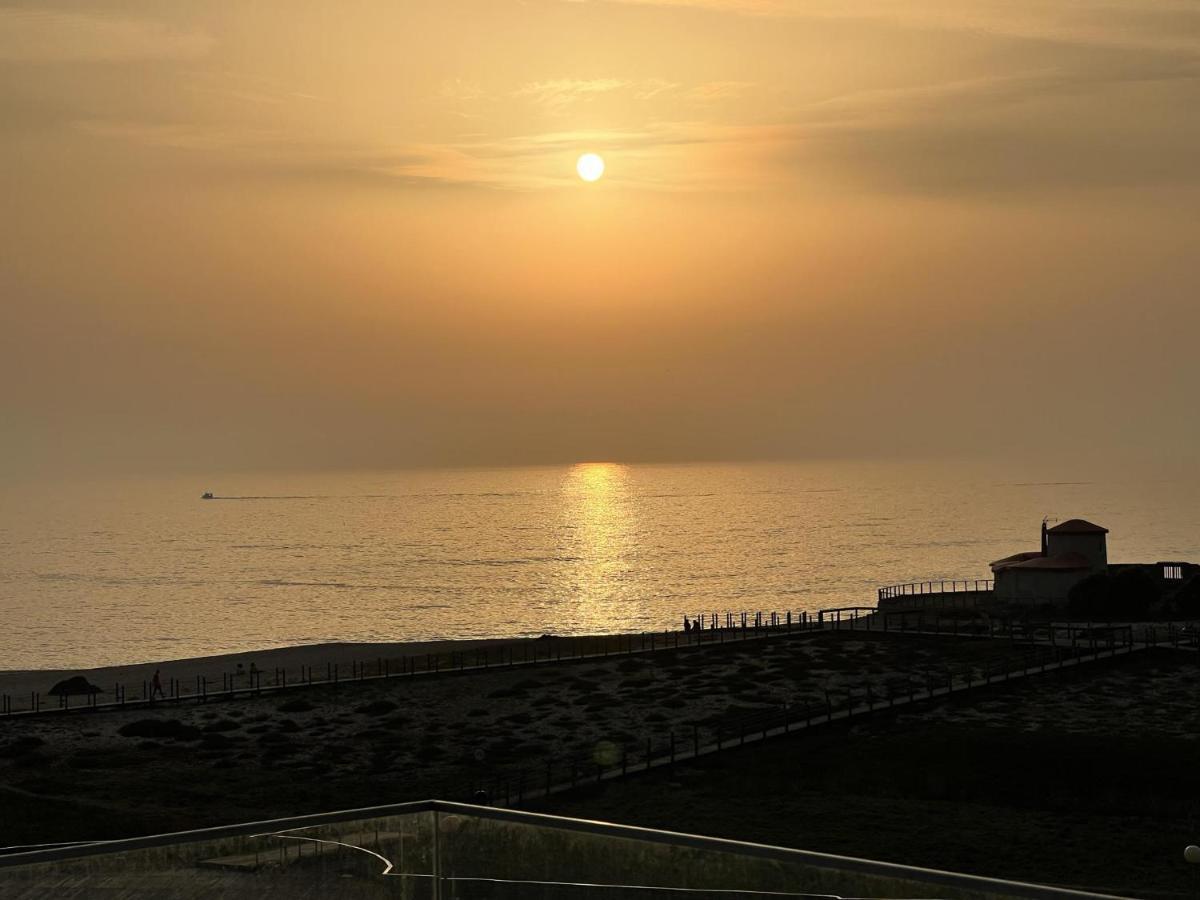 Apartment Povoa De Varzim-sleeps4-beachfront-ac-parking *
