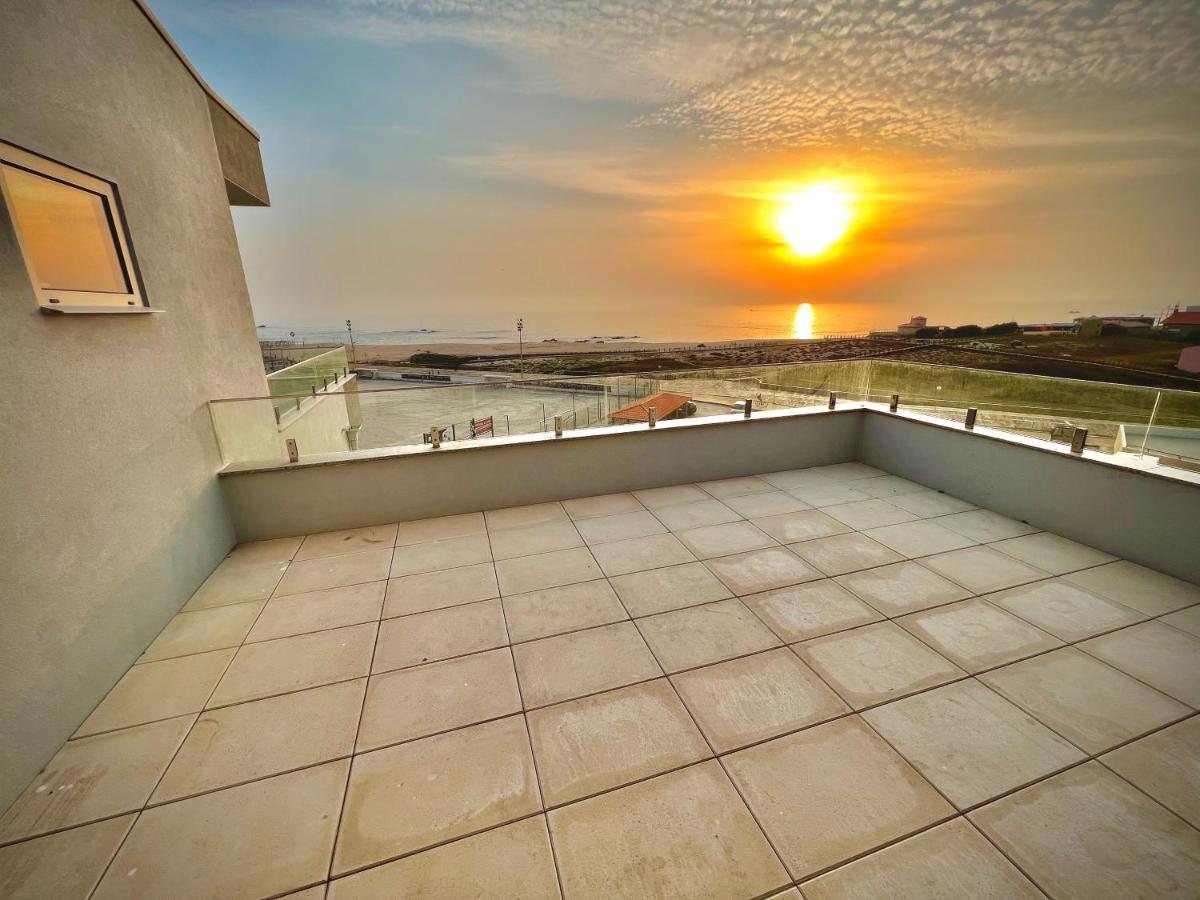 Apartment Povoa De Varzim-sleeps4-beachfront-ac-parking *