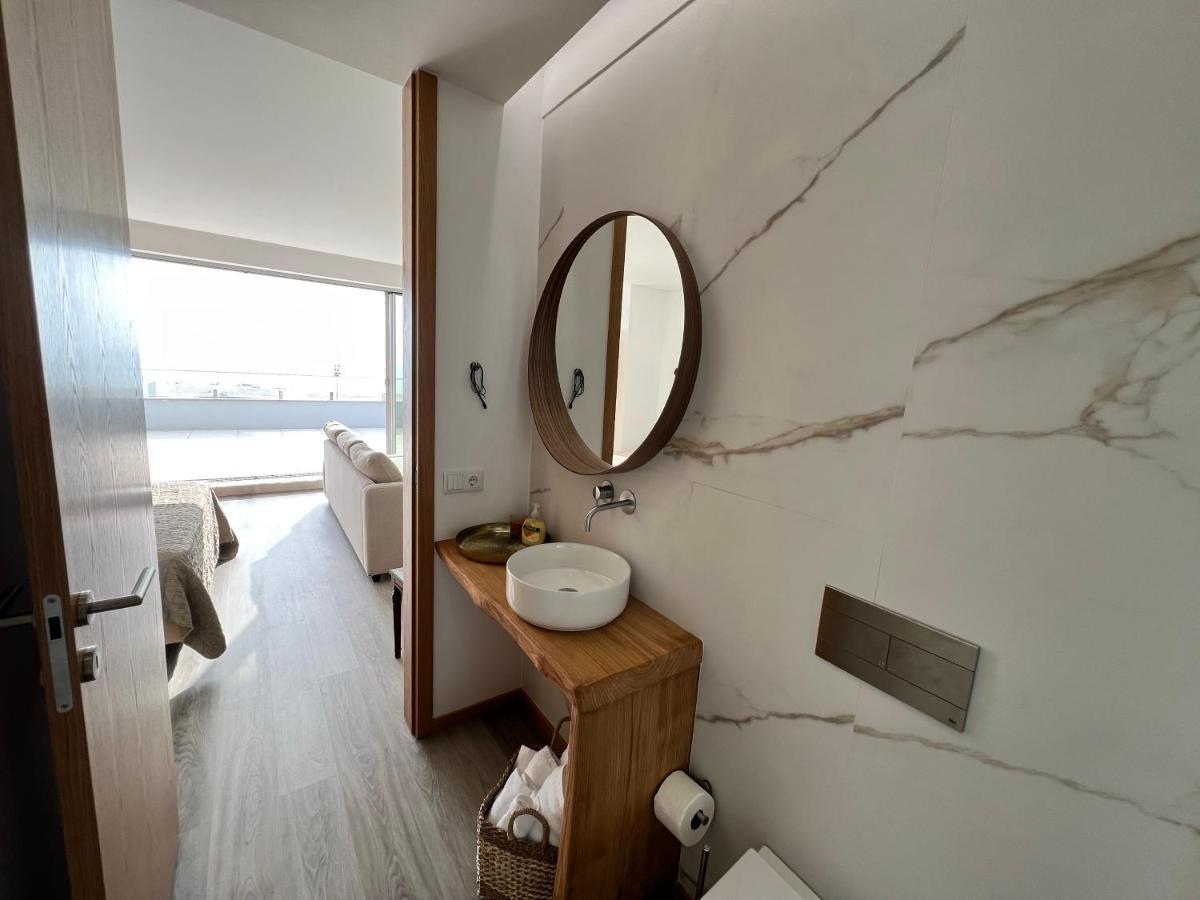 Povoa De Varzim-sleeps4-beachfront-ac-parking Apartment *