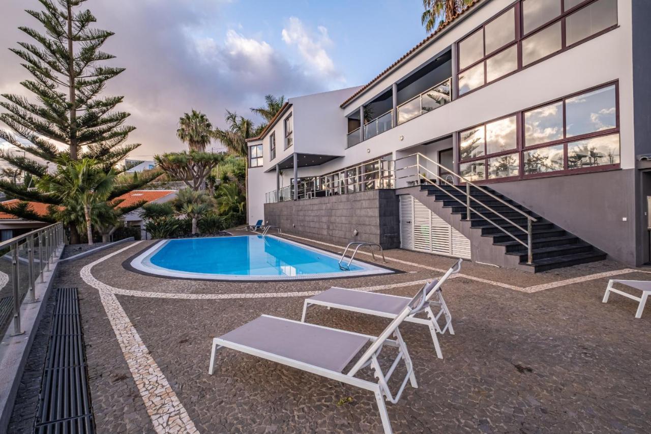 Ample With Pool And Gorgeous Ocean View