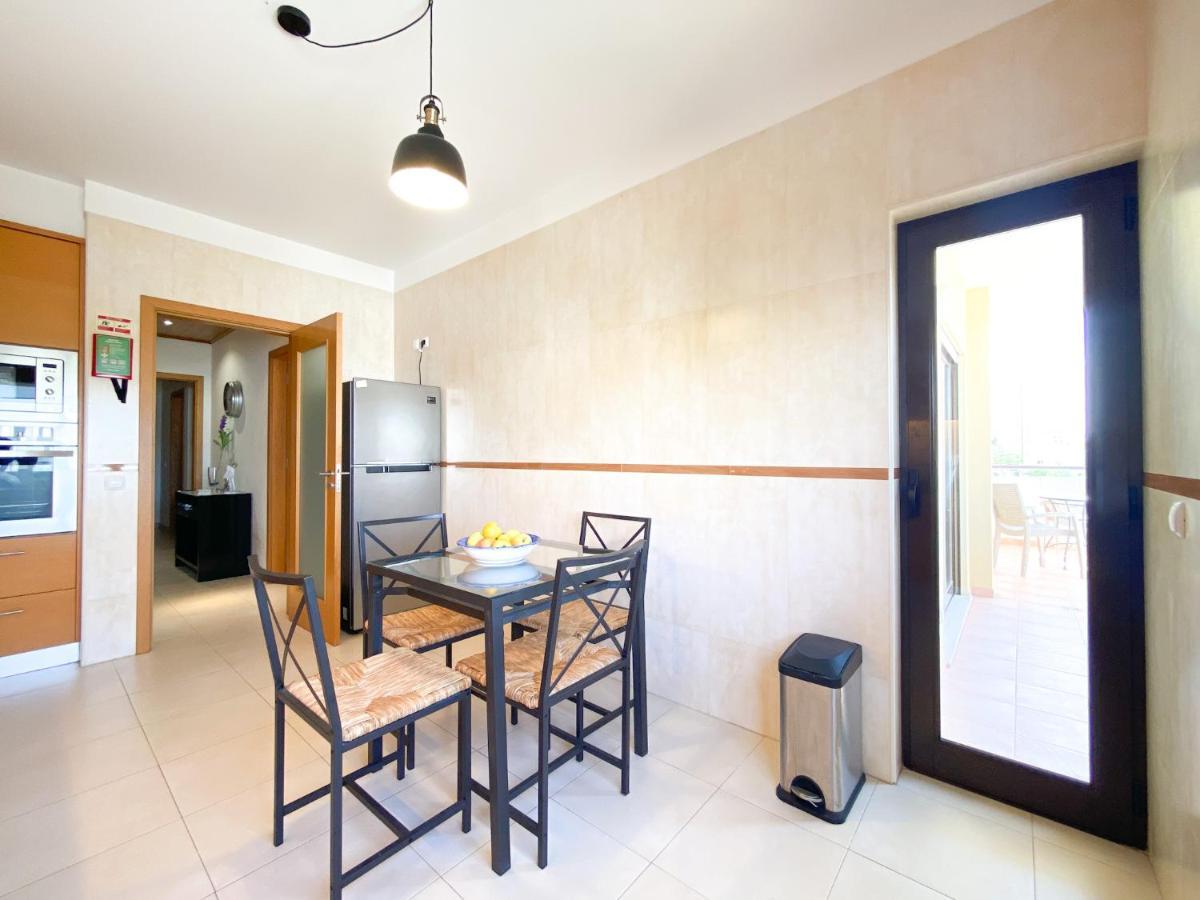 Modern And Spacious In #1939 Appartement