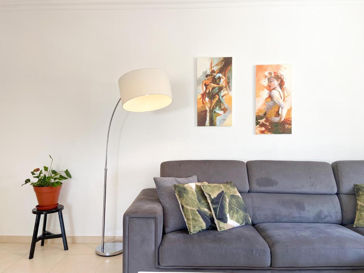 Appartement Modern And Spacious In #1939