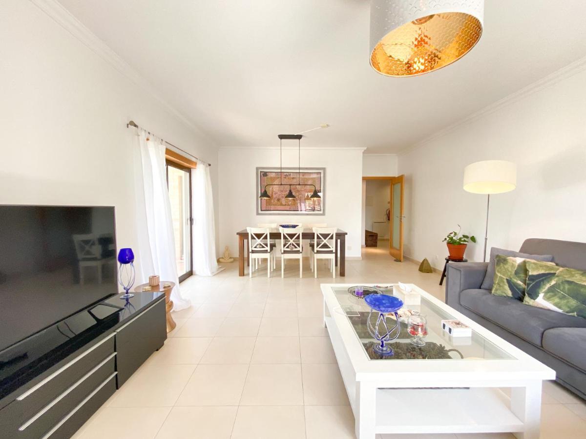 Appartement Modern And Spacious In #1939 *
