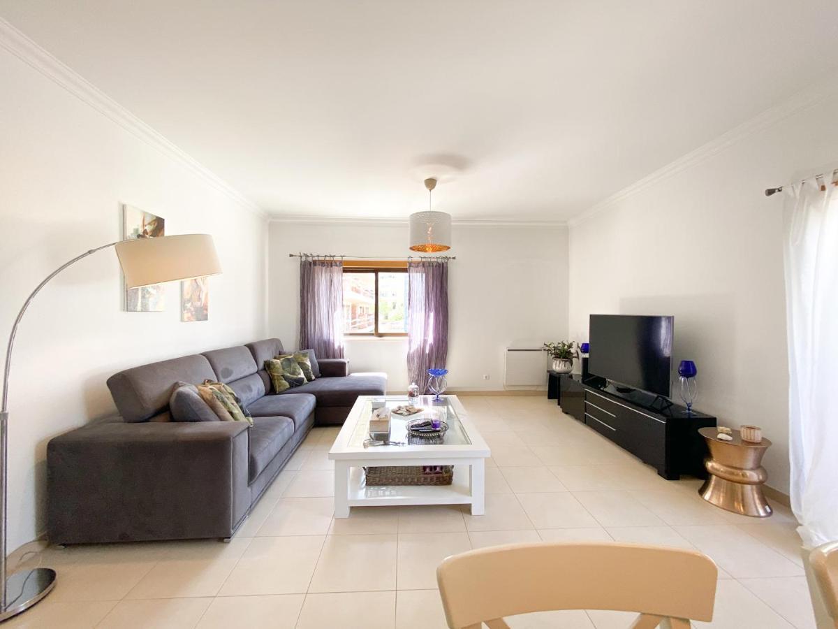 Modern And Spacious In #1939 Appartement