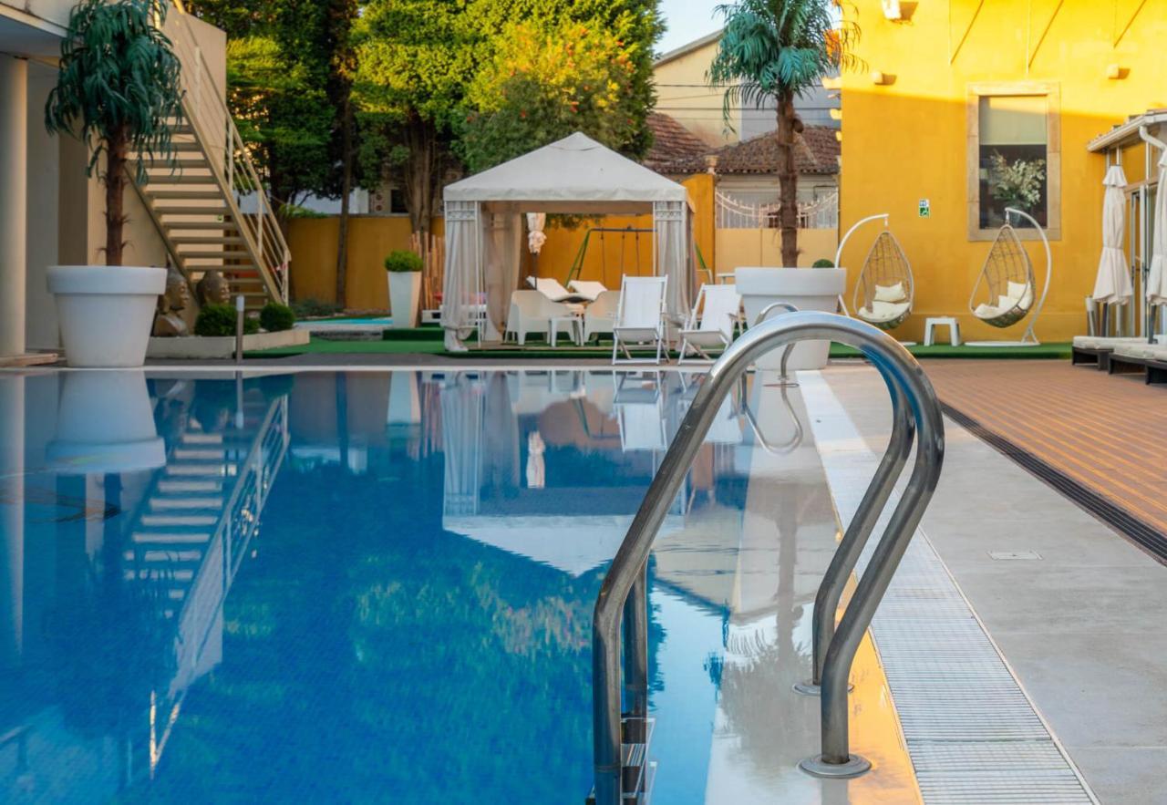 Hotel De Plaza & 4*